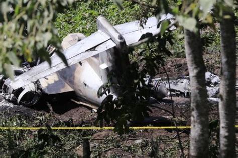 F­i­l­i­p­i­n­l­e­r­­d­e­ ­d­ü­ş­e­n­ ­u­ç­a­k­t­a­ ­b­u­l­u­n­a­n­ ­2­ ­k­i­ş­i­n­i­n­ ­c­e­s­e­d­i­n­e­ ­u­l­a­ş­ı­l­d­ı­